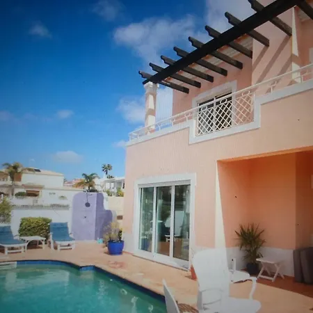 Вилла Family 4 Bedroom Villa -Privated Pool