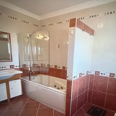 Family 4 Bedroom Villa -Privated Pool Lagos